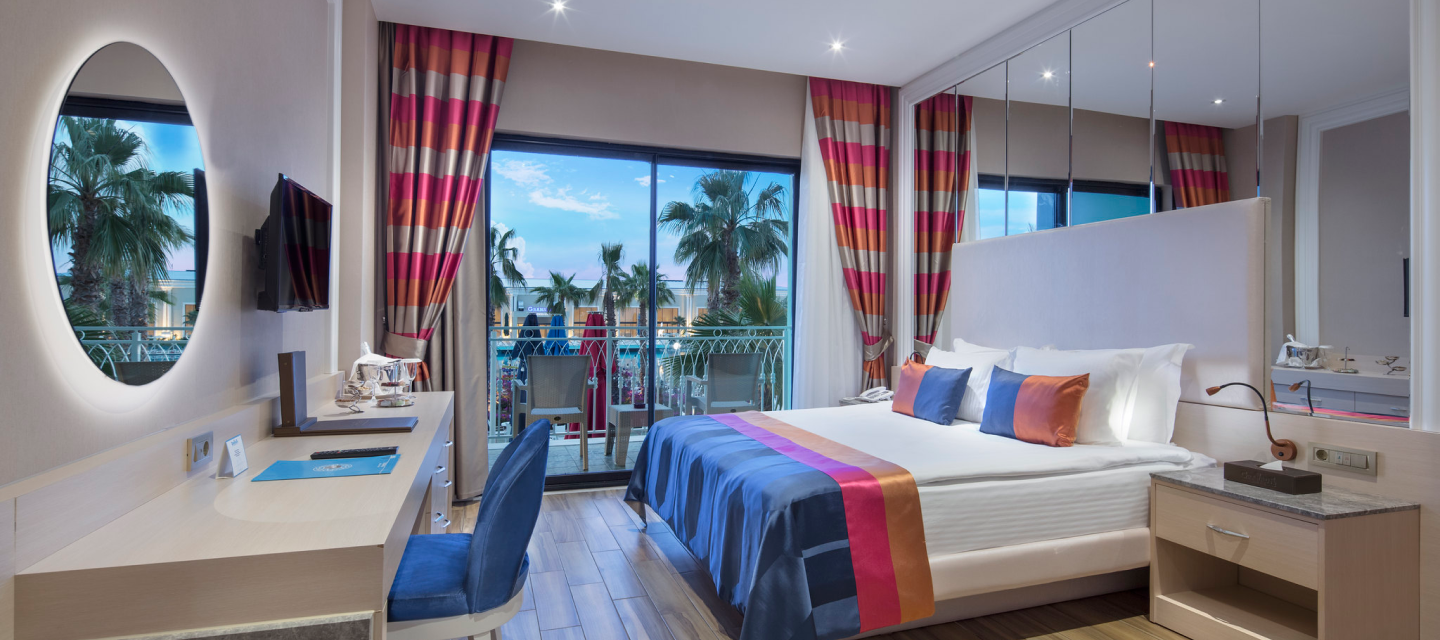 Wonderland Pool Deluxe Room