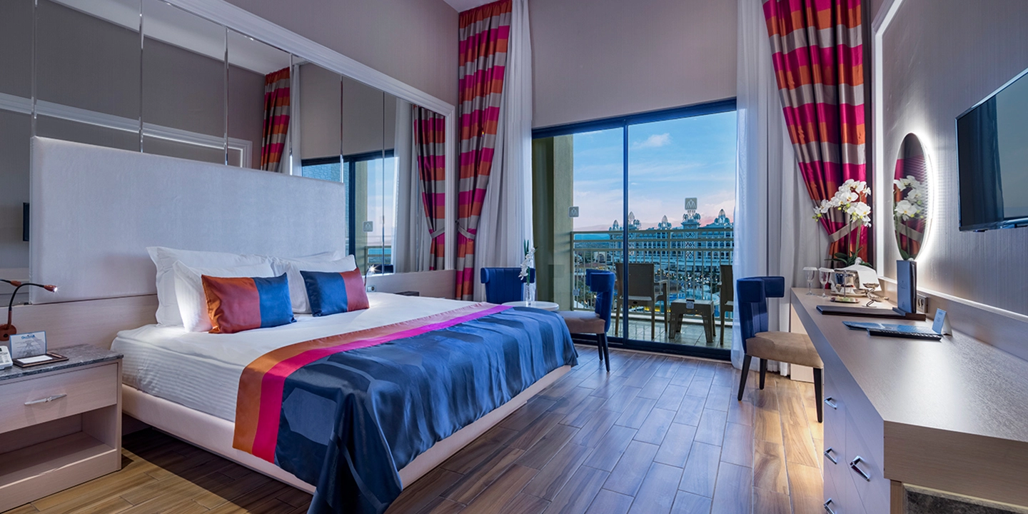 Wonderland Pool Deluxe Room - Bedroom